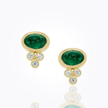 Load image into Gallery viewer, 18K Classic Earrings with diamond granulation